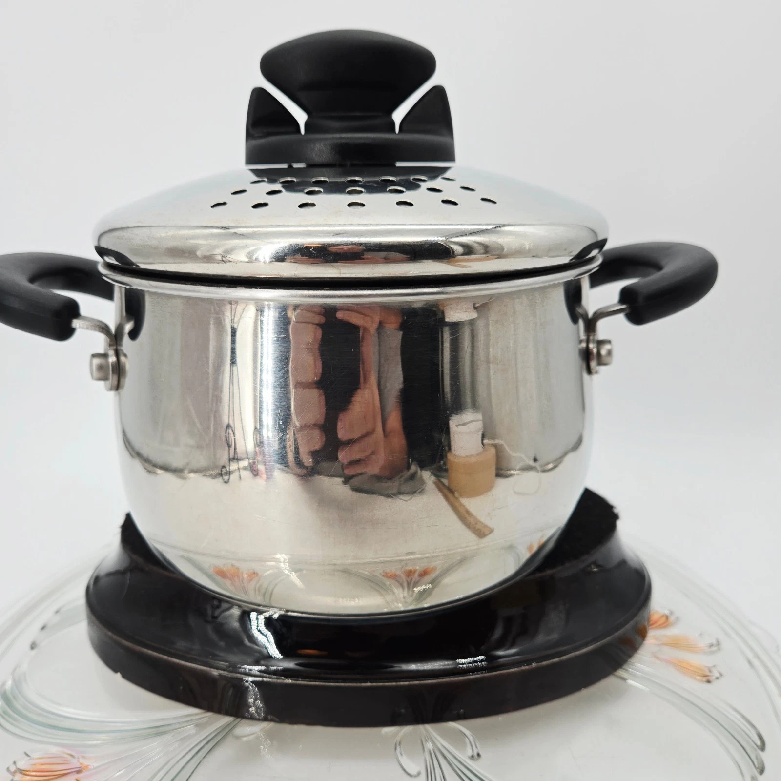 Cook's Essentials 18/10 Stainless Non-Stick 3 Qt Stockpot W/Locking Strainer Lid