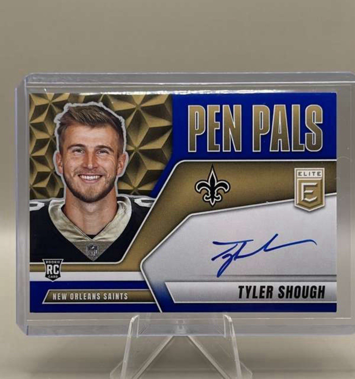 2025 Donruss Elite Football Pen Pals Tyler Shough Blue Ink On Card Auto Saints