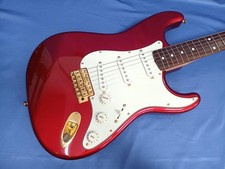 Fender Stratocaster E-Gitarre hat kleinere Kratzer und Schmutz
