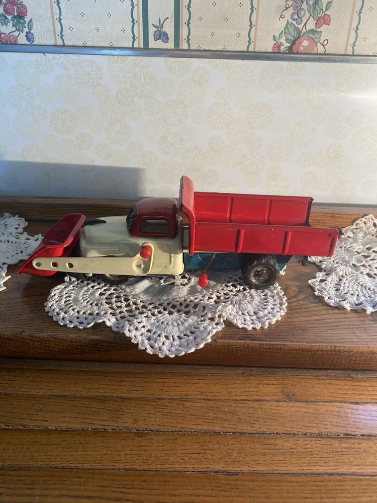 toy trucks vintage