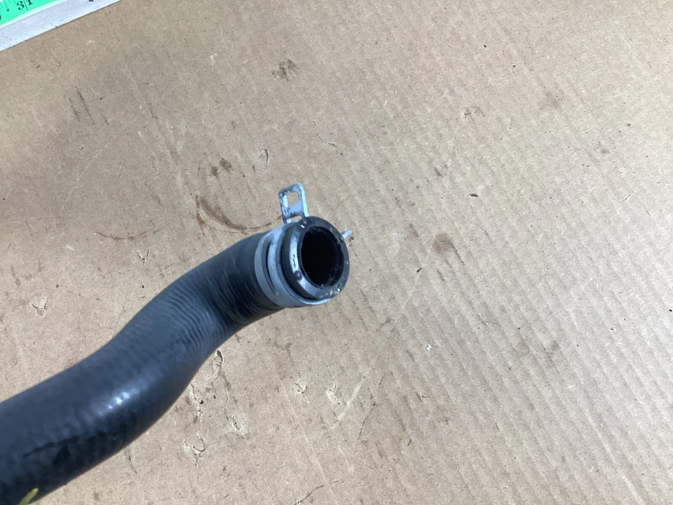 2011-2016 BMW F10 535i linha de tubulação de mangueira de entrada líquido de arrefecimento de água do motor fabricante de equipamento original. - Imagem 4 de 4