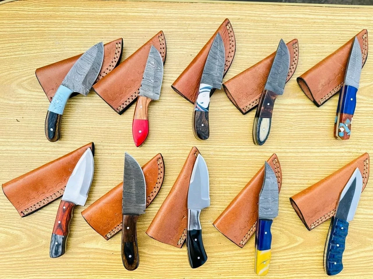 Lot 10 0eic CUSTOM HAND MADE DAMASCUS STEEL HUNTING KNIFE WITH Leather Cover