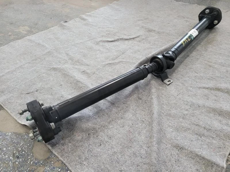 2018 CHEVROLET CAMARO 6.2L 6 SPEED DRIVE SHAFT 30K MILES - Image 4 of 4
