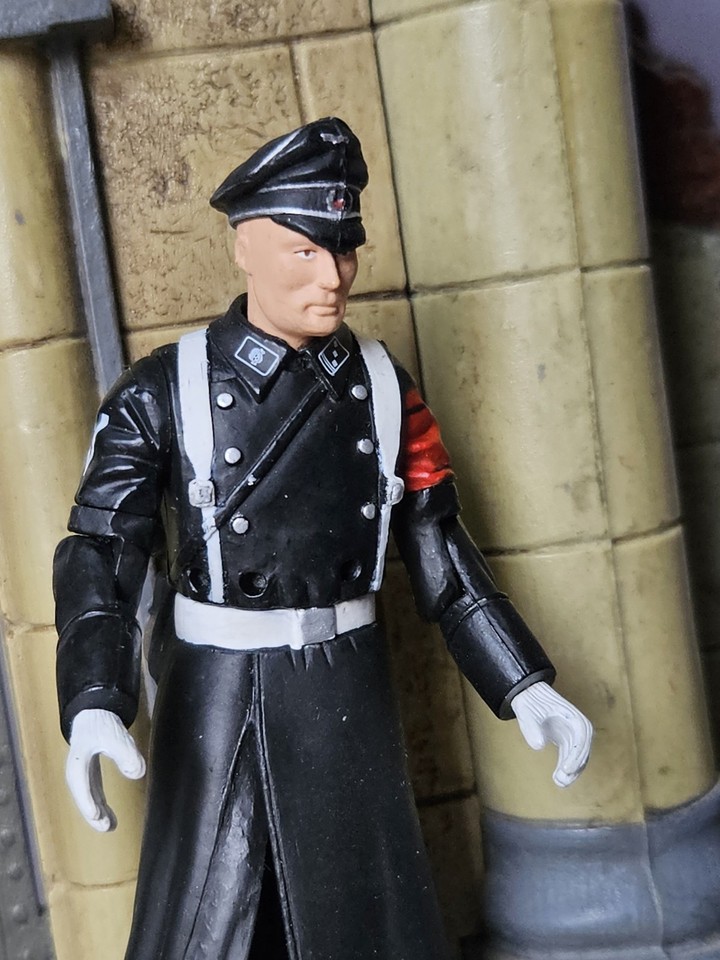 ULTIMATE SOLDIER WWII GERMAN SCHUTZSTAFFEL SS OFFICER 1:18 SCALE MINT ...