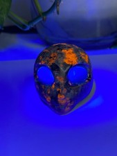 1 pieza Natural Yooperlite Cuarzo Tallado Alienígena Calavera Cristal Reiki Regalo de Curación