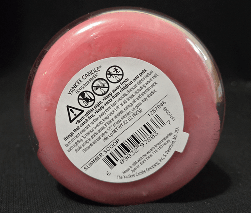 Yankee Candle Summer Scoop 22oz Jar Candle Housewarmer Strawberry Ice Cream - Picture 2 of 3