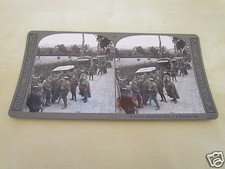 ERSTER WELTKRIEG STEREOVIEW - EIN KAVALLERIE-MUNITIONSPARK IN EINER FLANDERS-GASSE UM 1918