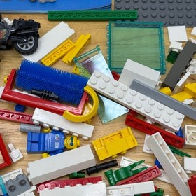 Lego City 7993 Service Station Gas Station Car Wash with Manuals Minifigures VTG