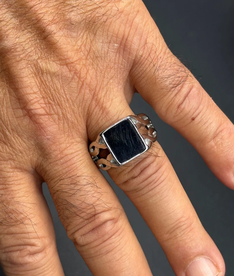 Anello Uomo in Acciaio Chirurgico e Onice centrale misure 9, 10, 11, 12 - Immagine 3 di 4