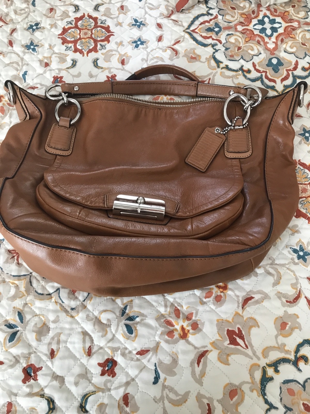 Coach Medium Satchel Handbag - Stylish & Spacious-image