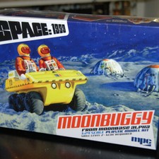 COSMOS 1999 - Maquette MOONBUGGY/AMPHICAT en plastique. 1:24. 8,5 cm.