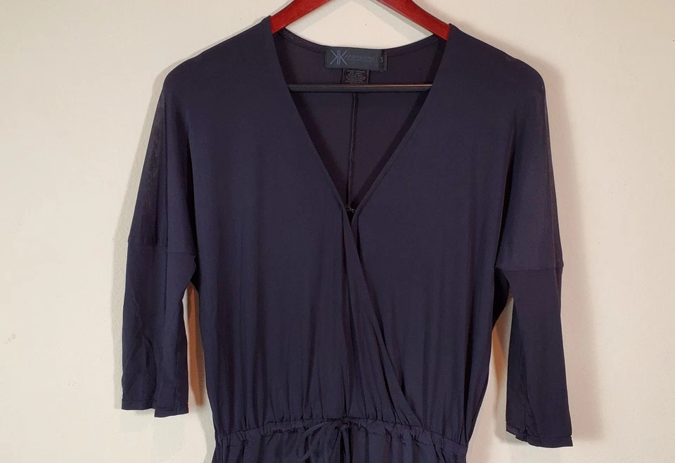 Mameluco pequeño ajustado Kardashian Colección S Foto 2 de 4