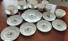 Argyle Fine Bone China 'Blue Elegance' Pattern with Gold Edges 17 pieces