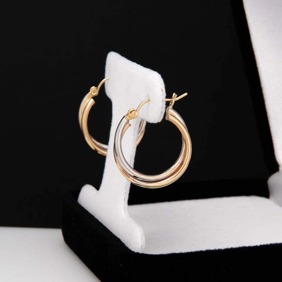 Pendientes de aro retorcidos de oro de dos tonos de 14K aro redondo de oro pulido amarillo y blanco Foto 4 de 4