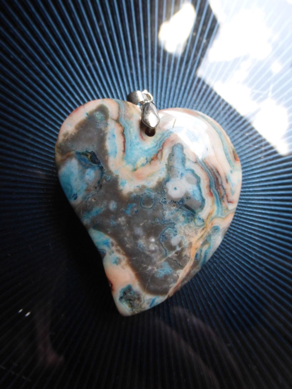 Idée cadeau femme : pendentif coeur en pierre jaspe unique N° 2097 de 4.7 cm