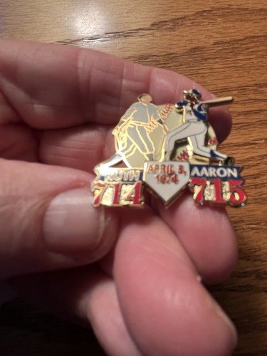 1998 COMMEMORATIVE LIMITED EDITION PIN HANK AARON #715/BABE RUTH #714 HOMERUNS - Picture 2 of 5