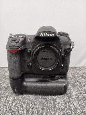 Nikon D200 DSLR Camera, 10.2MP APS-C, CF Media, Extended Grip