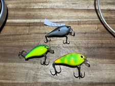 Unknown fishing lures (25725)