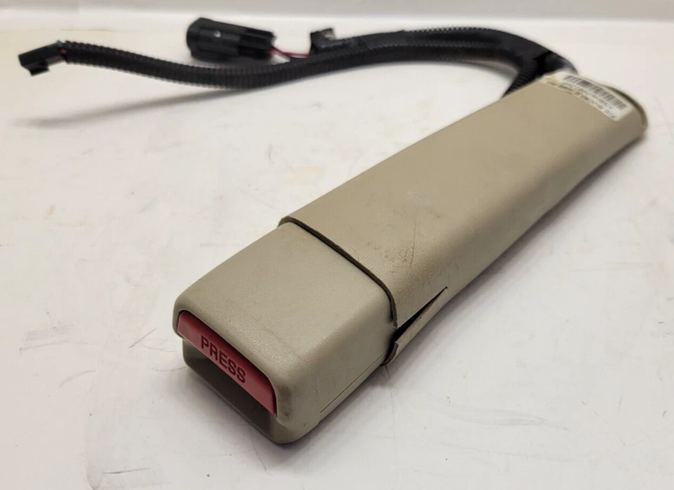 06-11 Buick Lucerne Front Right Passenger Seat Belt Buckle Latch OEM 19149461 - Image 3 of 4