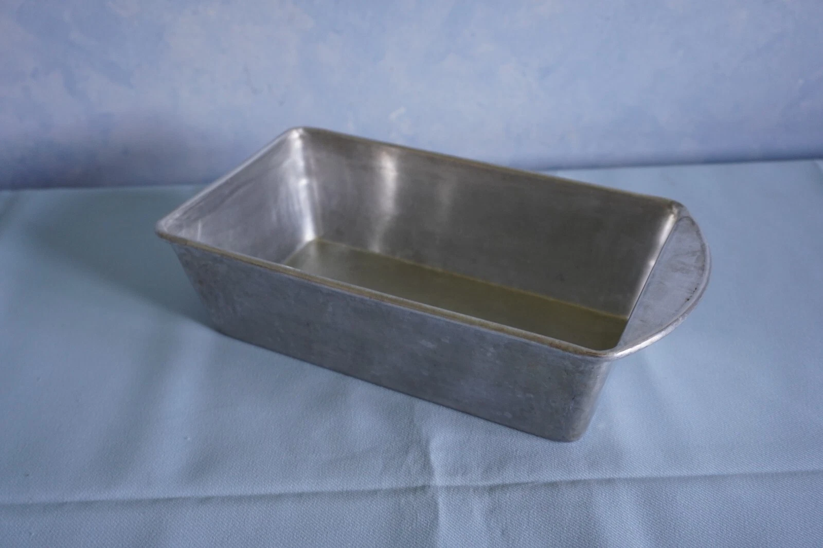 Vintage Mirro M-5010-25 aluminum loaf pan bread bakeware one handle