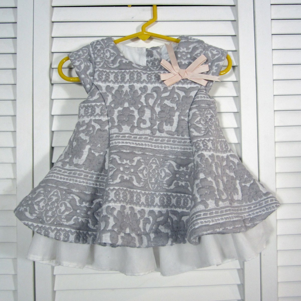 Camilla Baby Girl Soft Gray Design Cap Sleeve Ruffle Below Hem Sz 12mos