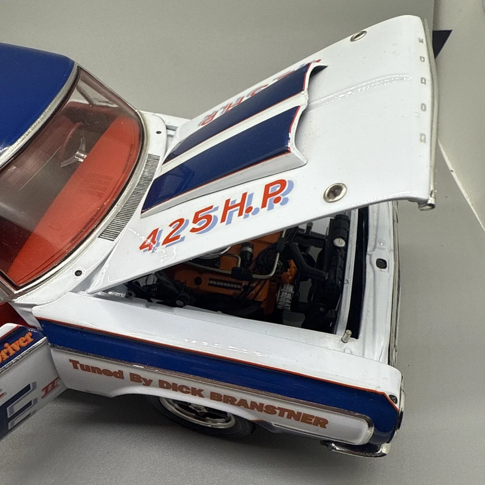 426 Hemi Dodge Super Stock Escala 1/18 Roger Lindamood Driver Foto 3 de 4