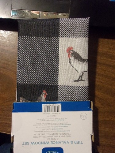INTERIORES~POLLOS en NEGRO/BLANCO~3 PIEZAS. JUEGO DE CORTINAS DE NIVEL Y CENEFA ~ NUEVO ~ BOLSILLO DE VARILLA - Imagen 3 de 3