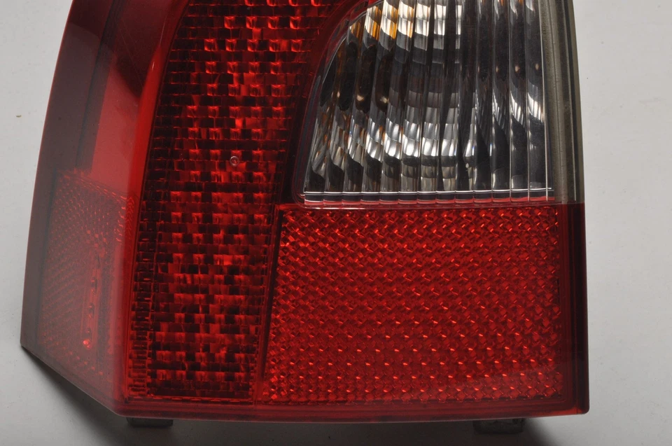 VOLVO V70 III 3.0 T6 286CV Luz Trasera Izquierda 30698983 - Imagen 2 de 4