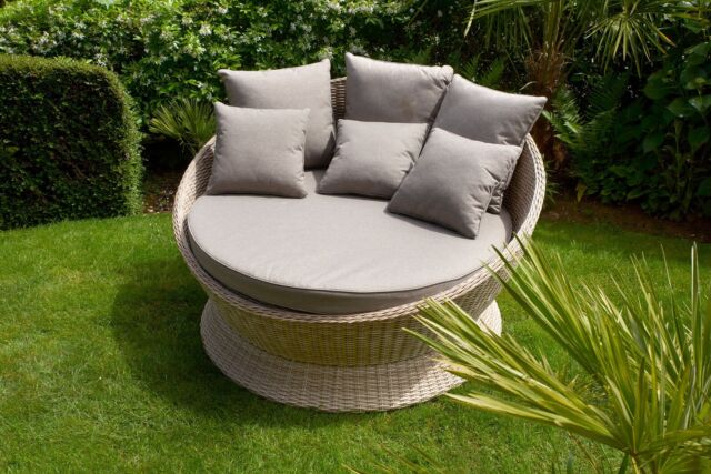 DAY BED LOUNGER WITH CUSHIONS AMAZING VALUE