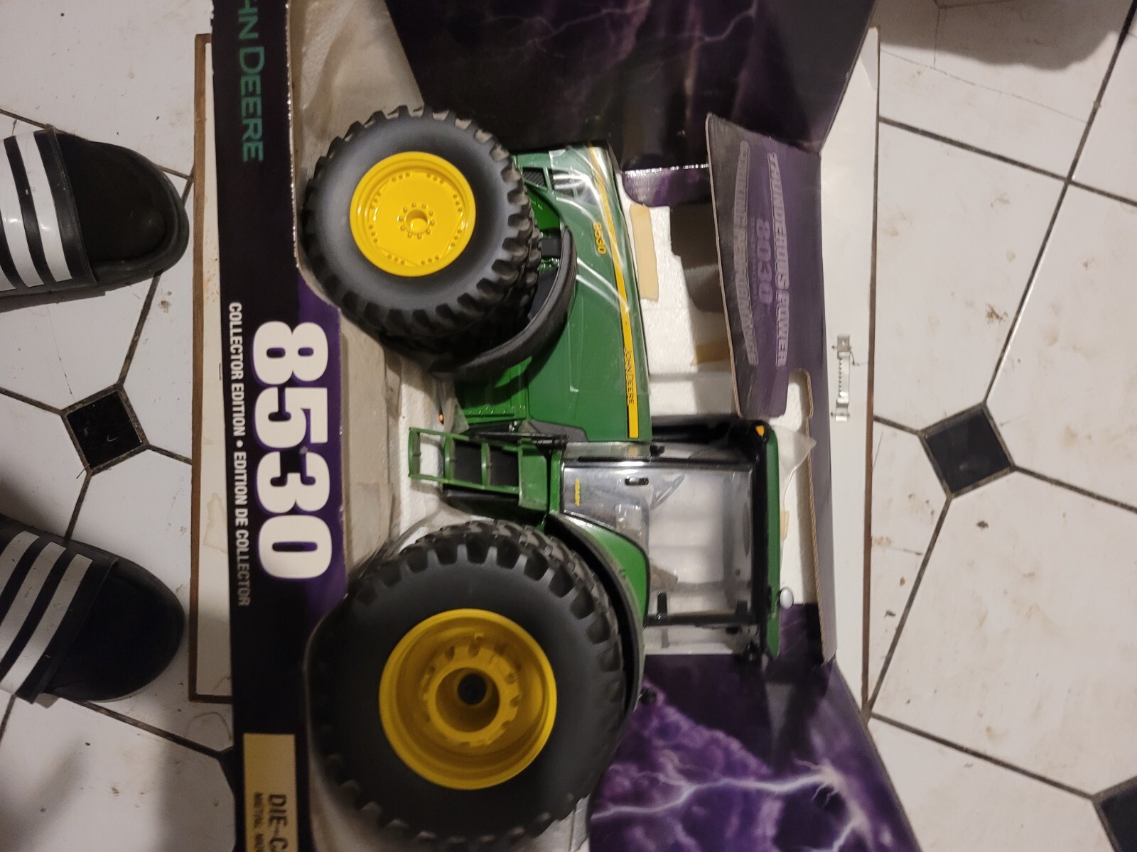 2005 ERTL JOHN DEERE 8530 TRACTOR DUAL TIRE DIECAST 1:16 COLLECTOR EDITION ~ NIB