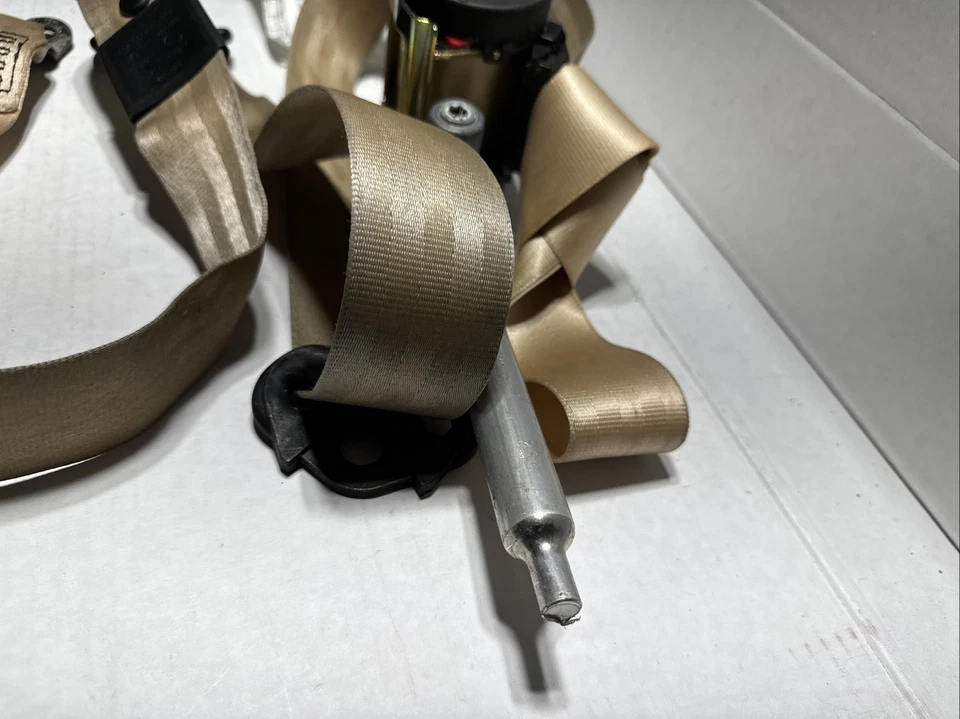 1998 Audi A6 Sedan Bronzeado Driver Retrator de Cinto de Segurança Esquerdo Fabricante de Equipamento Original  - Imagem 4 de 4