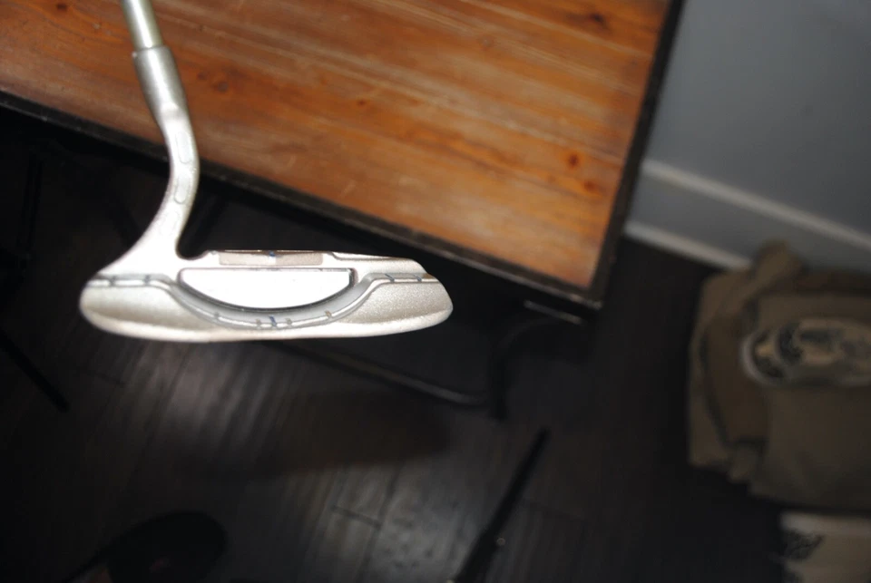 Square Two Accord 37 Women’s 34 ”  Putter With Graphite Shaft - Image 2 of 4