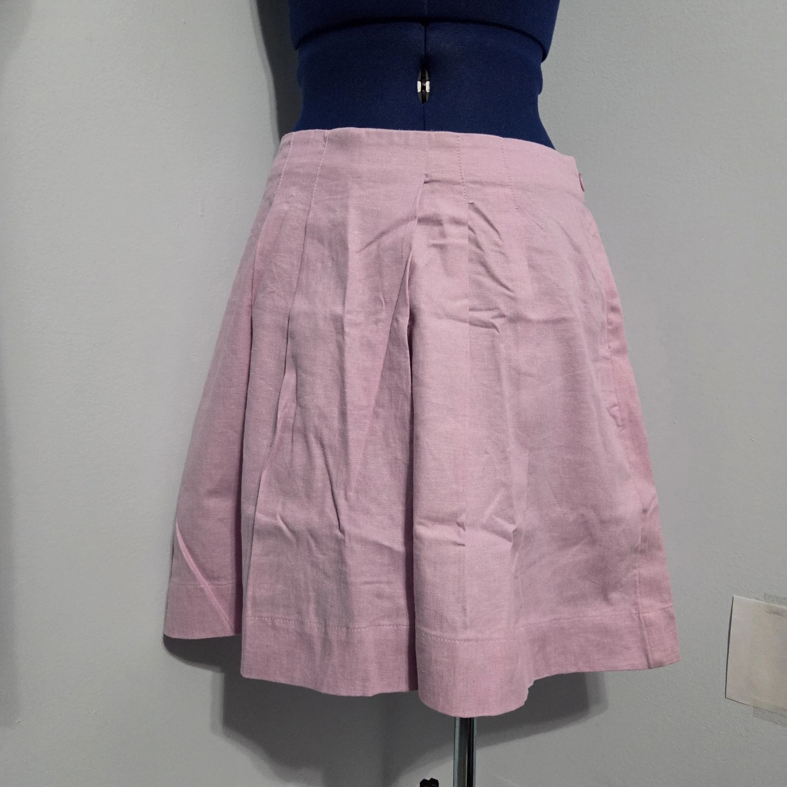 Banana Republic Lavender Pink Pleated Front Linen Blend Shorts Size M
Opens in a new window or tab