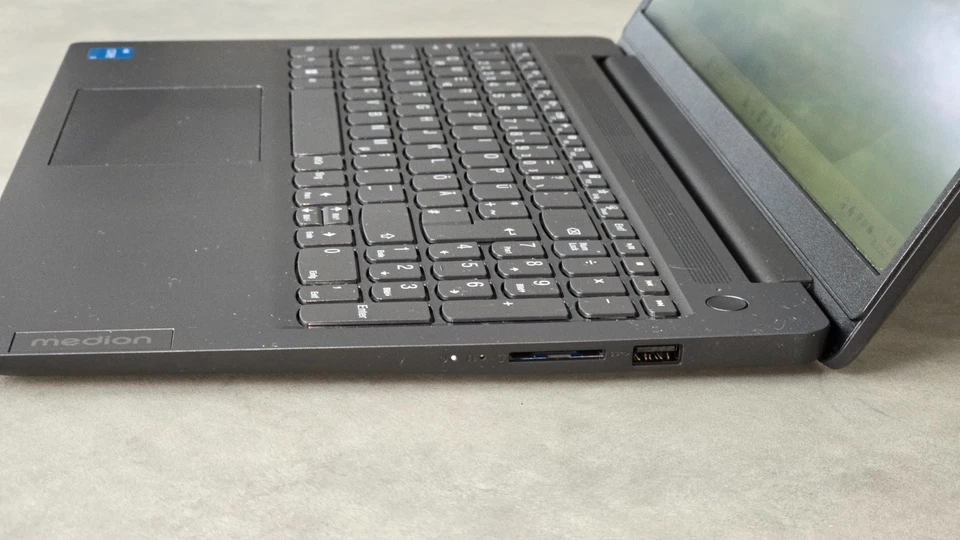 Neuwertiger  Medion Laptop 15,6 Zoll Windows 11 von Okt. 2024 - Bild 3 von 4