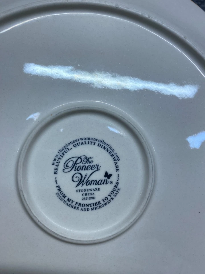 The Pioneer Woman Spring Bouquet Scalloped 12 Piece Dinnerware Set Yellow RARE - Image 4 of 4