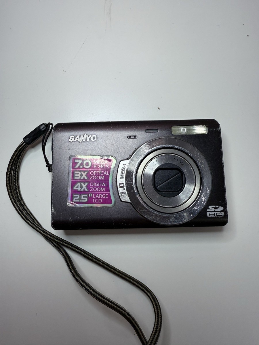 Sanyo VPC-T700T Digital Camera 7.0MP 3x Zoom Silver - Not Tested