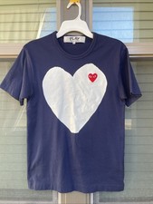 COMME des GAR ONS Men  s T-Shirt MEDIUM Play Navy Blue White Red Heart AZ-T184