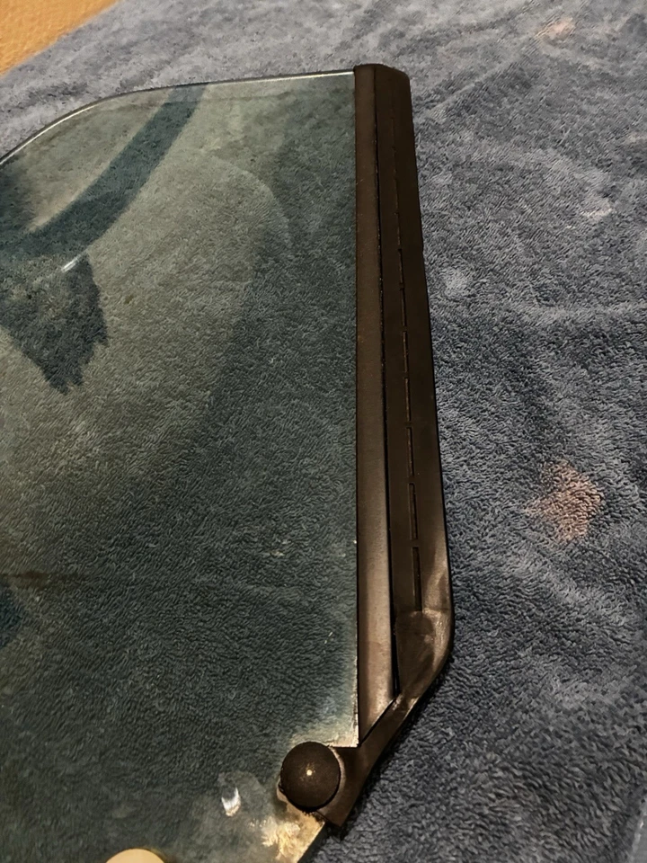 Clásico Saab 900 1986-1994 convertible ventana corredera izquierda vidrio y sello Foto 4 de 4