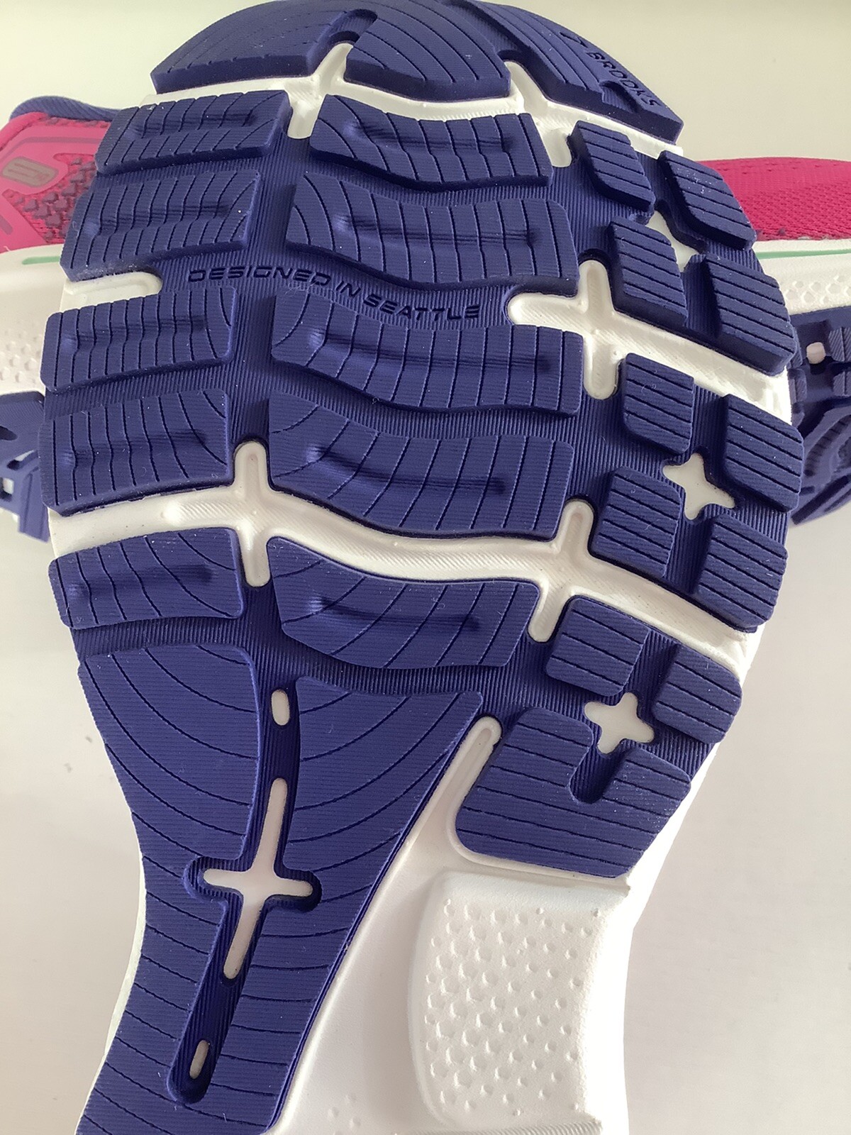 brooks ghost 11 white pink