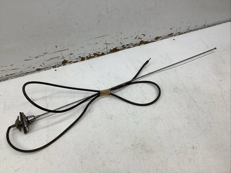 ANTENA DE RADIO DE MONTAJE EN 4 ORIFICIOS FORD MUSTANG MERCURY COUGAR 1969-1970 OEM Foto 2 de 4