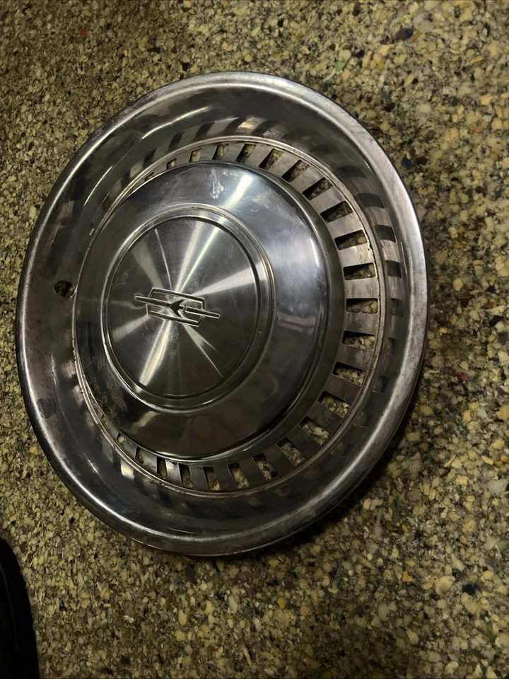 Cubierta de rueda tapacubos única de 15" OEM 00550619 1975-1977 Oldsmobile Cutlass (1769) Foto 2 de 4