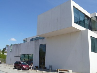 Foto A2 Klone Bibliothek Klone\/H5026 2008 eröffnet, diese Zweigbibliothek um 2015