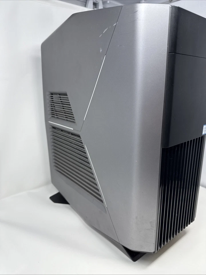 Alienware Aurora R5 Desktop Case - Case Only With Box - Image 3 of 4