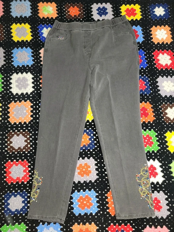 Quacker Factory Women's Black Denim Jeans Rhinestone Embroidered Medium Short - Image 4 of 4