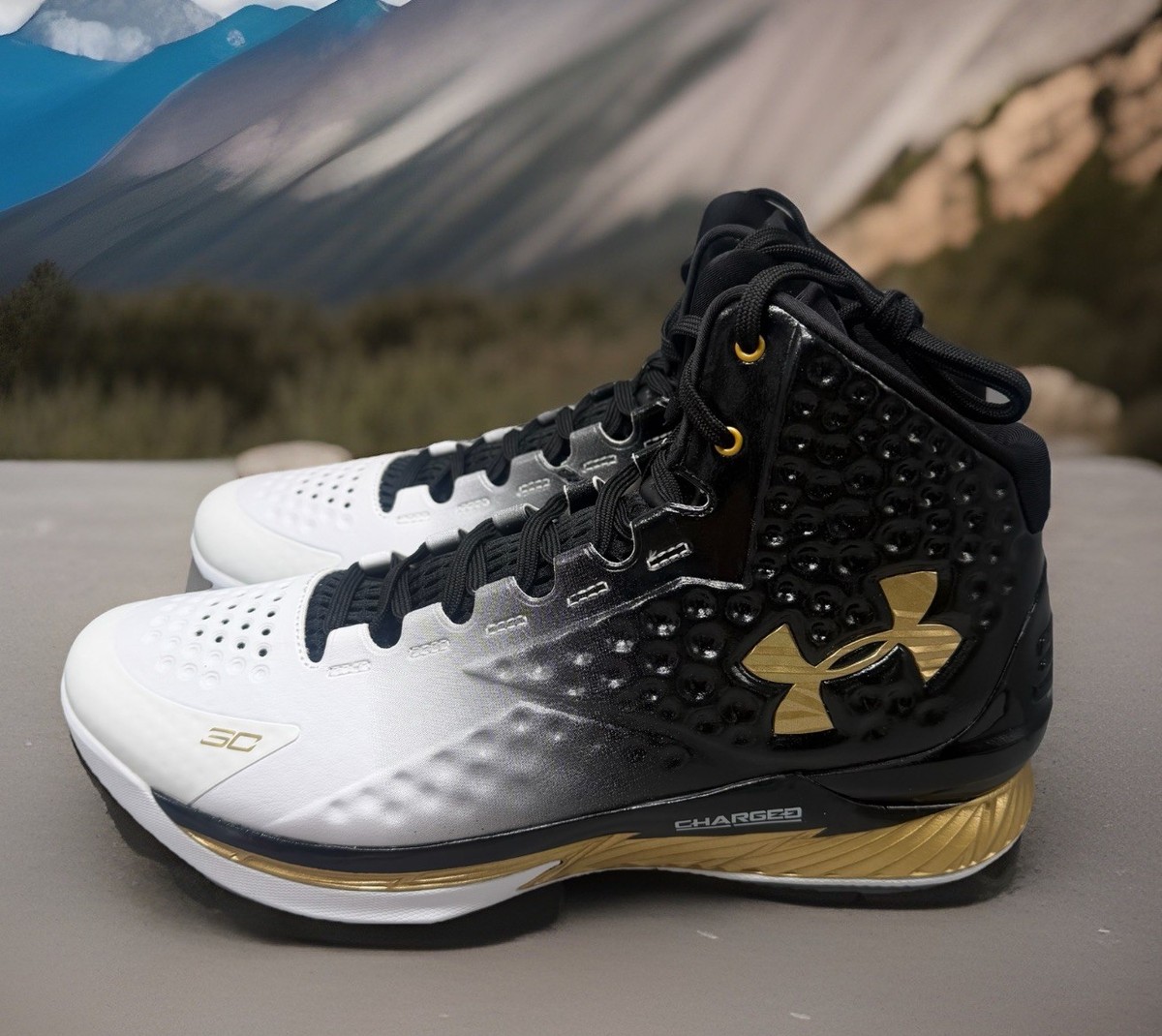 Under Armour Curry 1 Retro MVP Dynasty WhiteBlack Gold  display picture 2