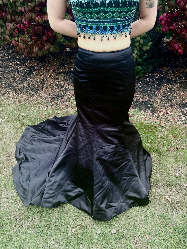 Vestido de graduación Sherri Hill dos piezas con cuentas talla XXS usado sin etiquetas Foto 4 de 4