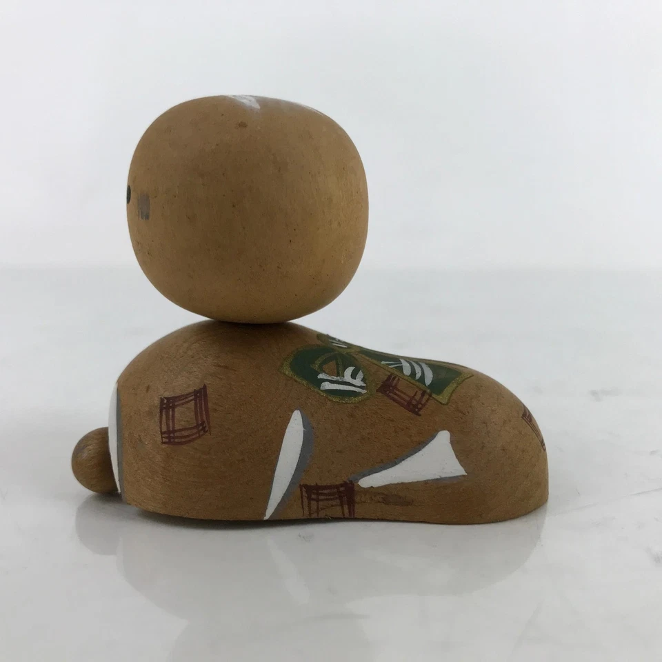 Muñeca Kokeshi japonesa de madera de colección bebé gateando juguete verde arte popular KF709 Foto 3 de 4