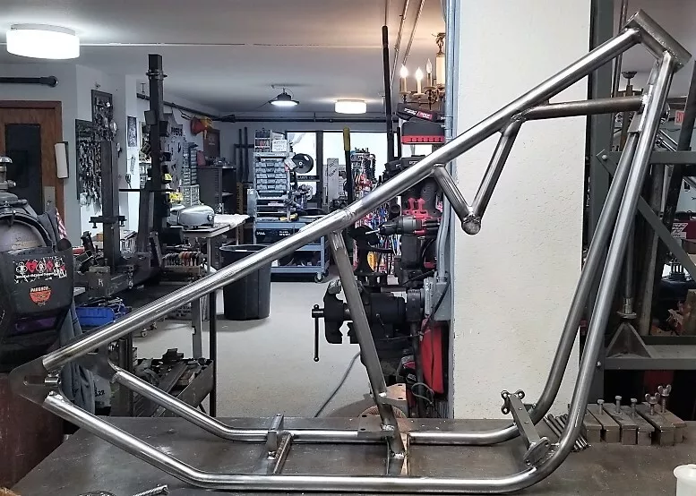 Twin cam outlet chopper frame