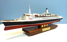 Model Ocean Liner Queen Elizabeth 2 with Plaque 1969 Maiden Voyage Display 1:600