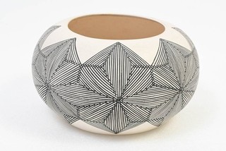 Acoma Pueblo New Mexico Signed V Victorino 7.25" Pottery Bowl